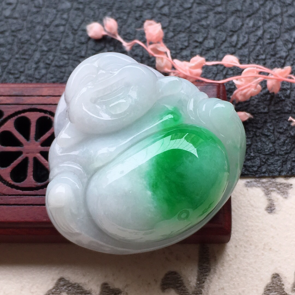 翡翠细糯种带绿佛公吊坠