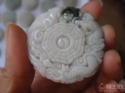 【钟福翡翠尾货处理厂家天然翡翠挂件大号龙凤八卦玉吊坠一元地摊货】东莞市寮步钟福翡翠经营部 - 产品库