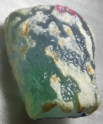 这块330克的莫西沙翡翠原石,开窗后美翻了人间,简直极品~